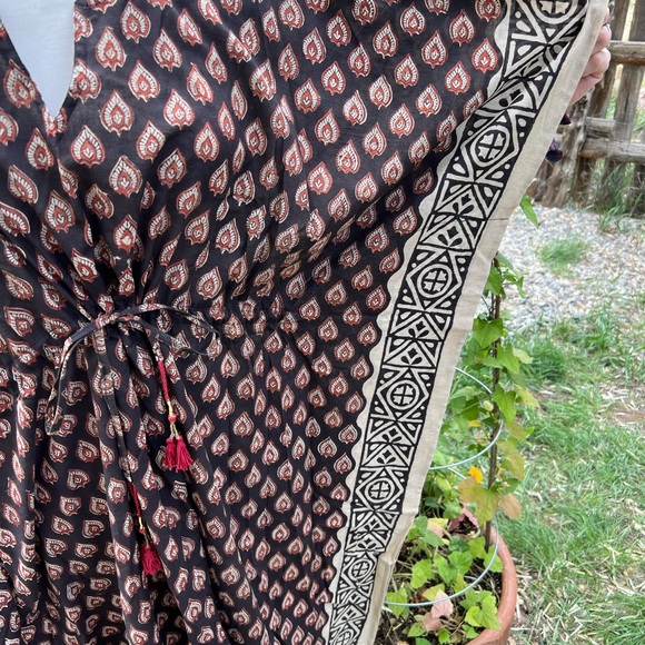 NWT - Kaftan. One size, stunning black, rusty tan print. - Picture 4 of 6